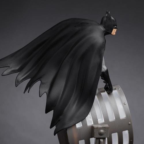 DC Comics - Batman Figurine
Light
