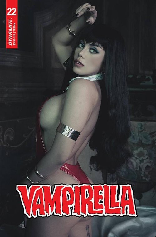 Vampirella #22 Cover E Cosplay