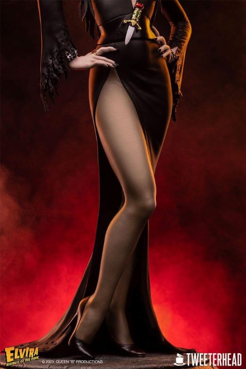 Elvira: Mistress of the Dark Maquette - Elvira
1/4 Statue Figure (48cm)
