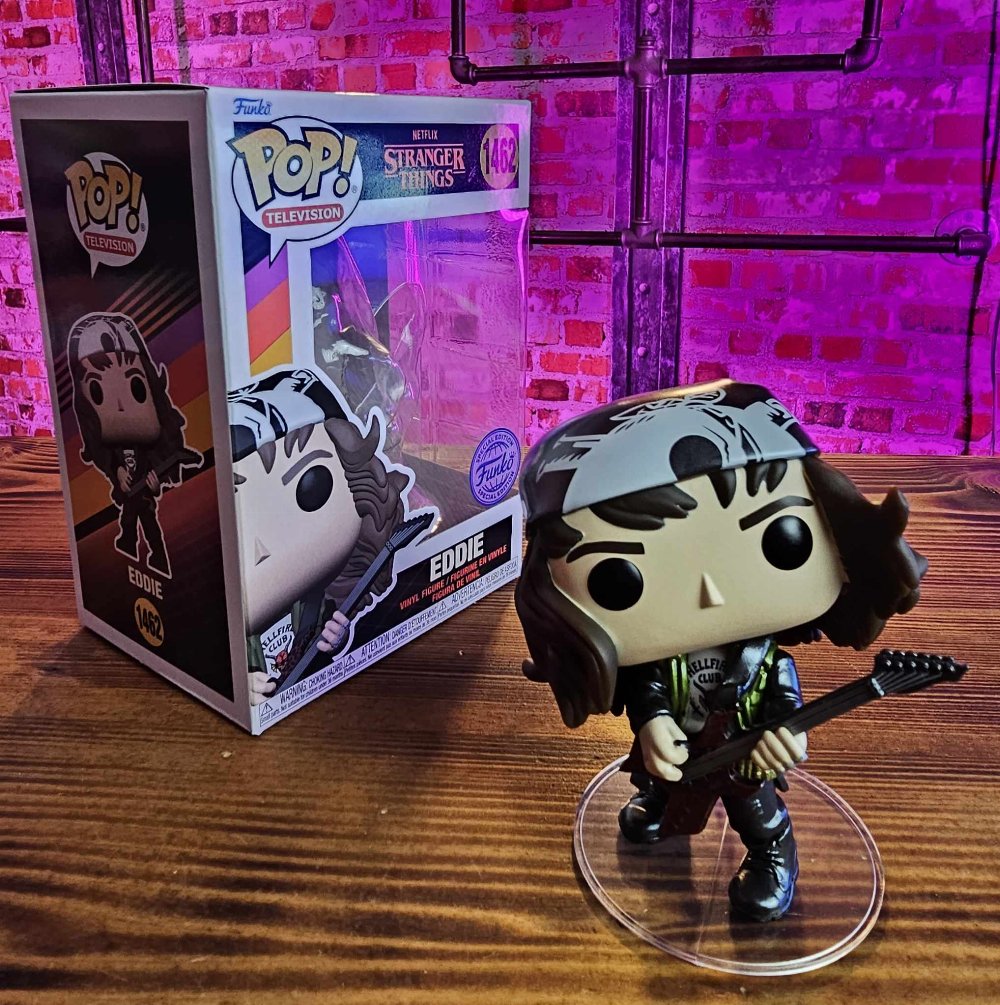 Figure Funko POP! Stranger Things - Hunter Eddie (with Guitar) Metallic # 1462 (Exclusive) 