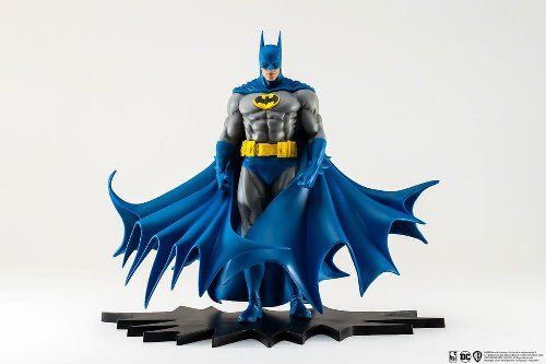 Batman PX - Batman Classic Version 1/8 Statue
Figure (27cm)