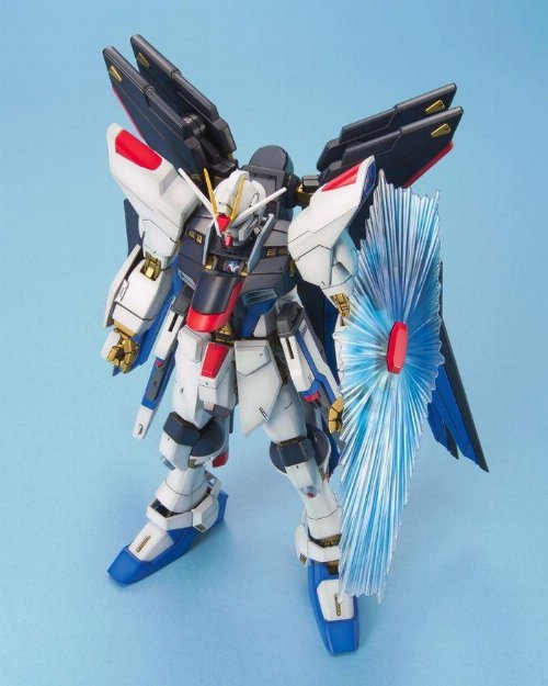 Mobile Suit Gundam - Master Grade Gunpla: Strike
Freedom Gundam 1/100 Model Kit