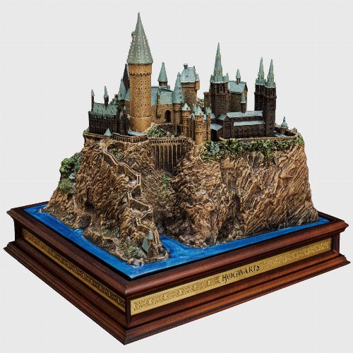 Harry Potter - Hogwarts Castle with Wooden
Base