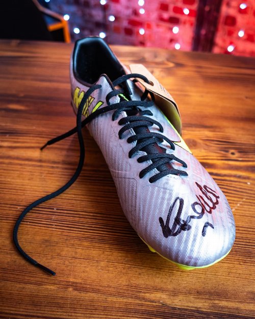 Ronaldo Nazario Signed Soccer Cleat
(Authenticated by Beckett)