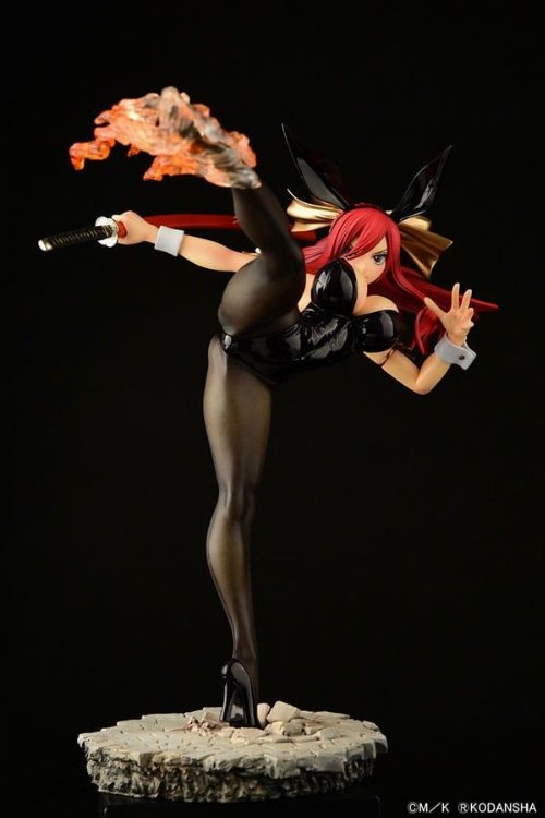 Fairy Tail - Erza Scarlet High Kick Black Bunny
1/6 Statue Figure (37cm)