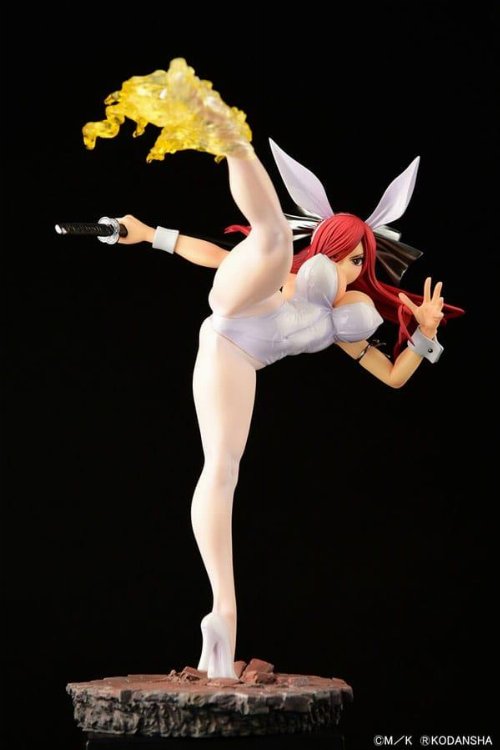 Fairy Tail - Erza Scarlet High Kick White Bunny
1/6 Statue Figure (37cm)